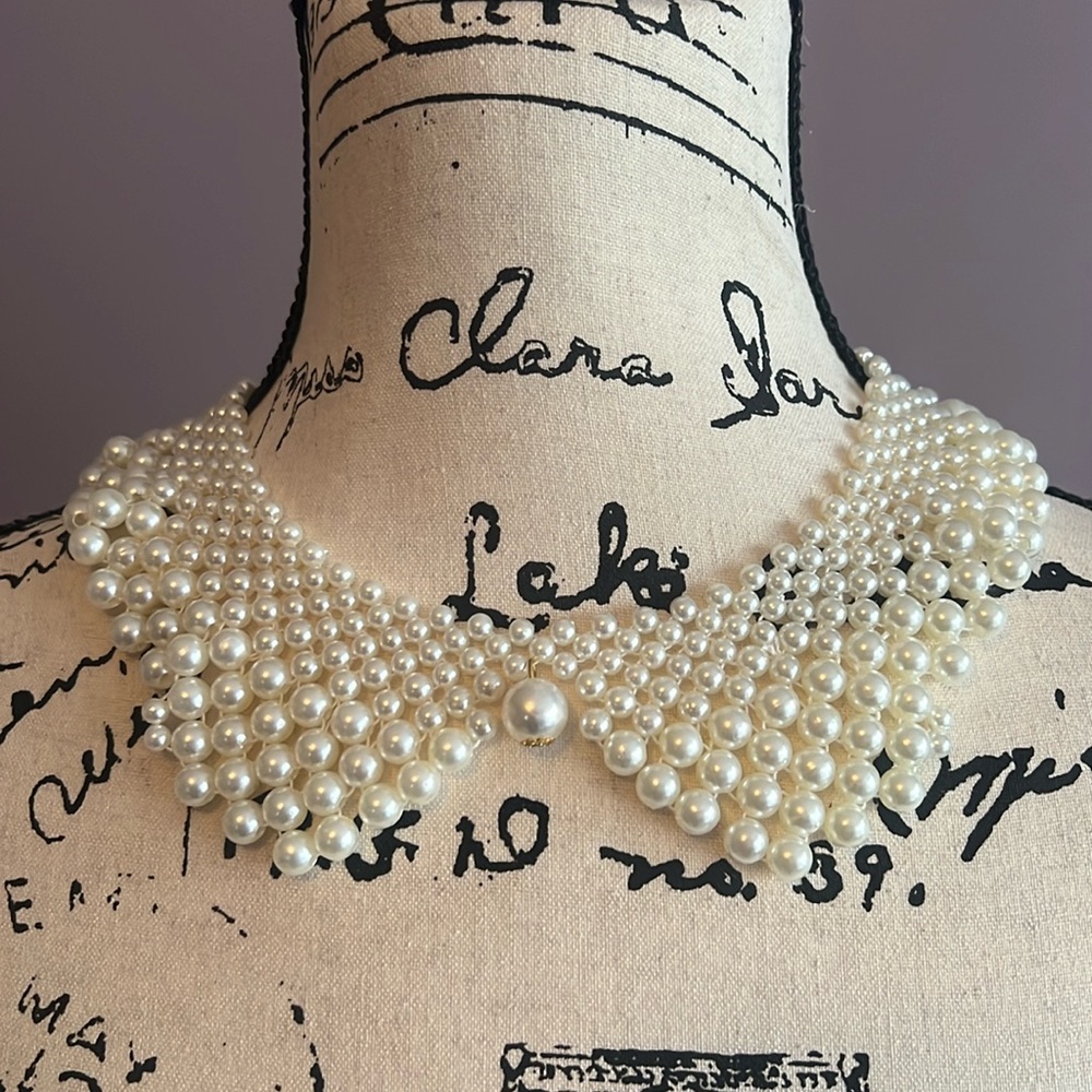 Faux Pearl Choker/Peter Pan Collar Style Necklace